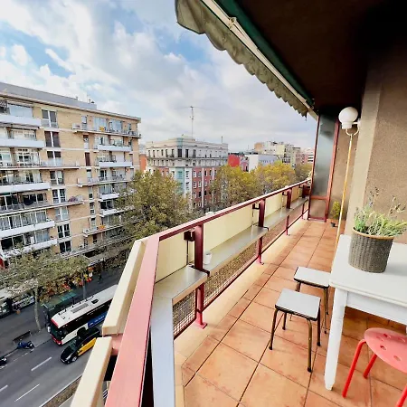 Your Second In With Private And Private Bathroom Close To Montjuic, Pl Espana, La Rambla, Ferry Port