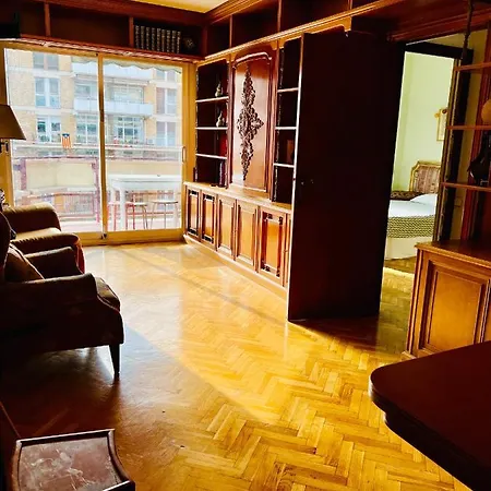 Your Second In With Private And Private Bathroom Close To Montjuic, Pl Espana, La Rambla, Ferry Port Rum i privatbostad *