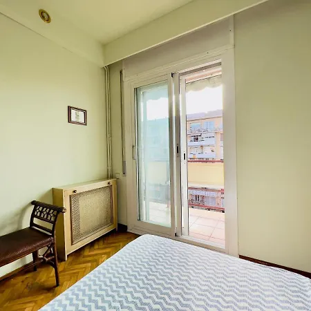 Your Second In With Private And Private Bathroom Close To Montjuic, Pl Espana, La Rambla, Ferry Port * Barselona