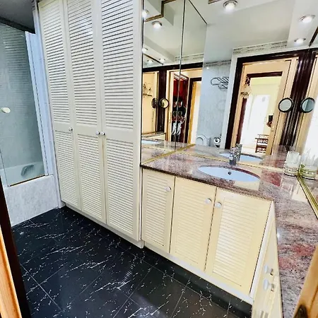 Rum i privatbostad Your Second In With Private And Private Bathroom Close To Montjuic, Pl Espana, La Rambla, Ferry Port Barcelona