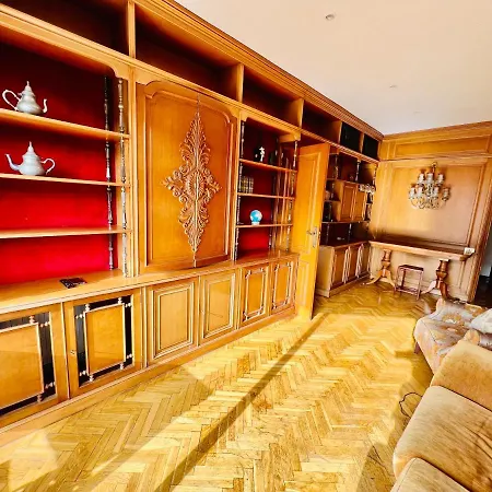 Your Second In With Private And Private Bathroom Close To Montjuic, Pl Espana, La Rambla, Ferry Port *