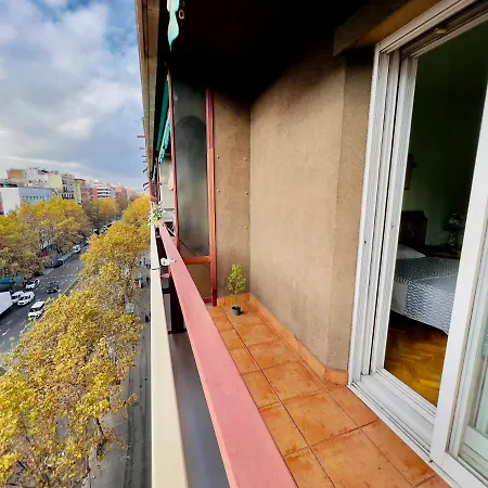 Your Second In With Private And Private Bathroom Close To Montjuic, Pl Espana, La Rambla, Ferry Port * Barcelona