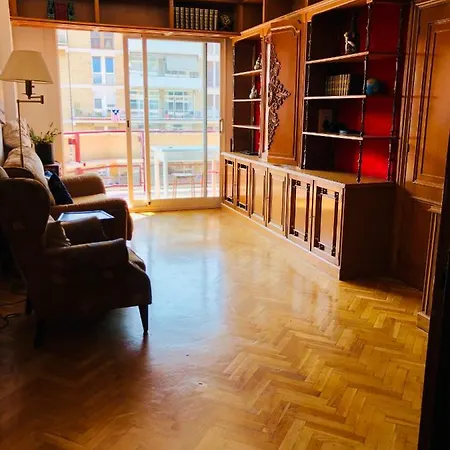 Your Second In With Private And Private Bathroom Close To Montjuic, Pl Espana, La Rambla, Ferry Port Rum i privatbostad Barcelona