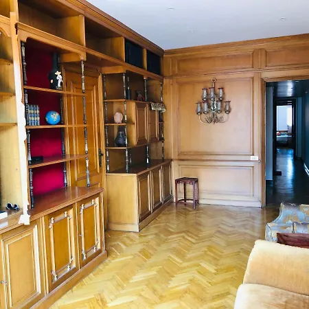 Your Second In With Private And Private Bathroom Close To Montjuic, Pl Espana, La Rambla, Ferry Port *