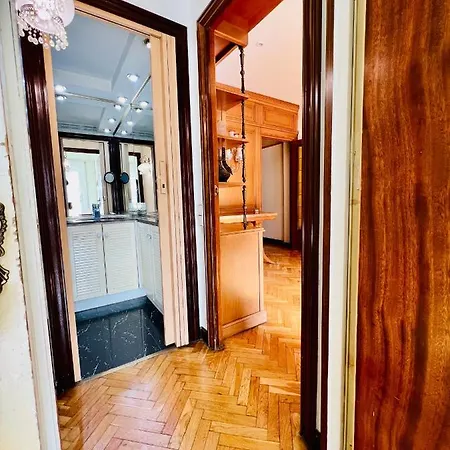Your Second In With Private And Private Bathroom Close To Montjuic, Pl Espana, La Rambla, Ferry Port *