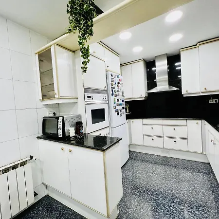 Homestay Your Second In With Private And Private Bathroom Close To Montjuic, Pl Espana, La Rambla, Ferry Port *